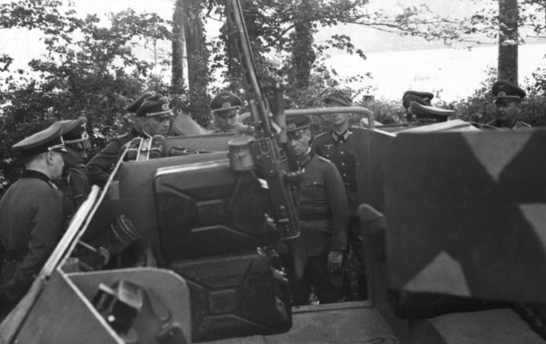 Эрвин Роммель инспектируют укрепления Атлантического вала. 1944 г.