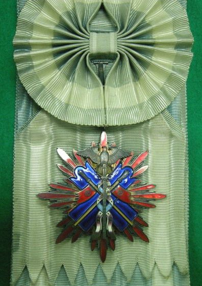 Орден Золотого коршуна 1-й степени.
