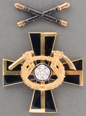 Крест Маннергейма 2-го класса с маршальскими жезлами за повторное награждение. 