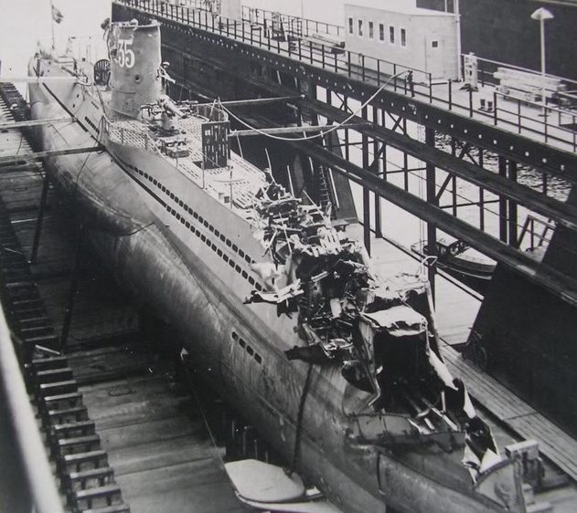 Ремонт подлодки «U-35» в сухом доке. 1942 г.