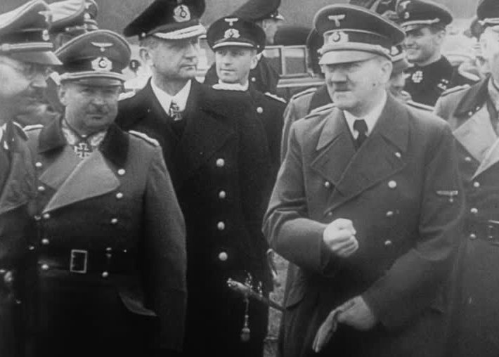 Курт Цейтцлер в свите Гитлера. 1942 г.