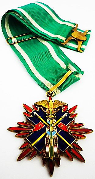 Орден Золотого коршуна 3-й степени.