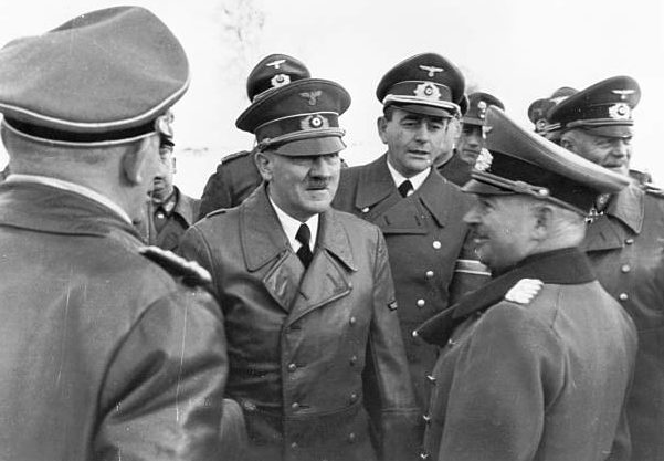 Курт Цейтцлер в свите Гитлера. 1942 г.