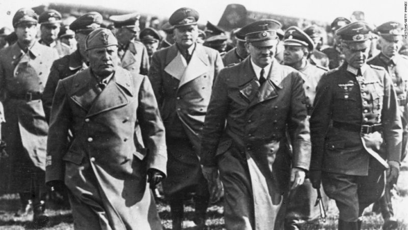 Герд фон Рунштедт, Адольф Гитлер и Бенито Муссолини. 1944 г.