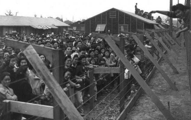 Первые поселенцы лагеря «Манзанар». Апрель 1942 г.