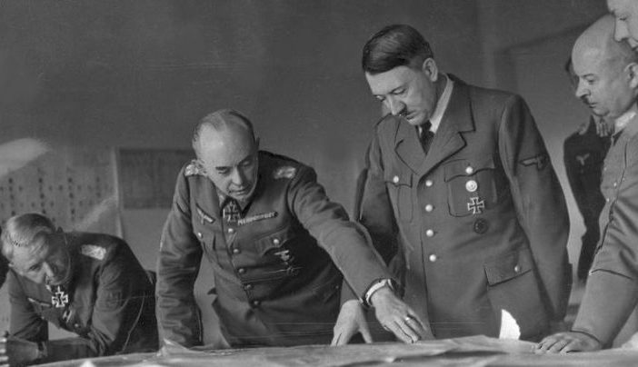 Курт Цейтцлер на совещании у фюрера. 1943 г.