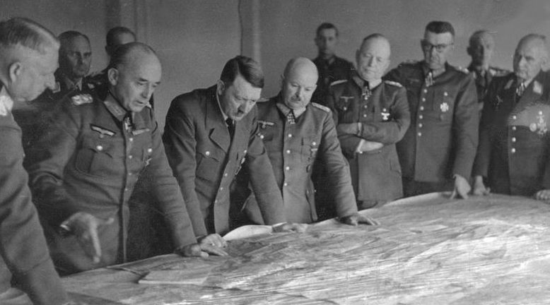 Курт Цейтцлер на совещании у фюрера. 1943 г.