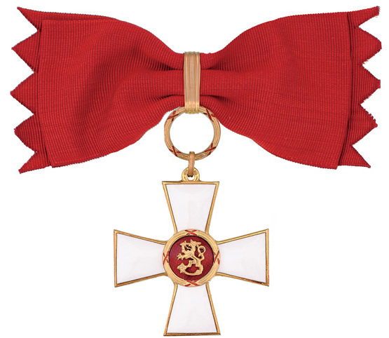 Командорский Крест 1-го класса ордена Льва Финляндии на банте для женщин.