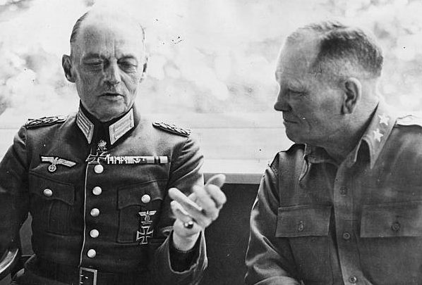 Герд фон Рунштедт и Фрэнк Милберн. Мюнхен. 1945 г. 