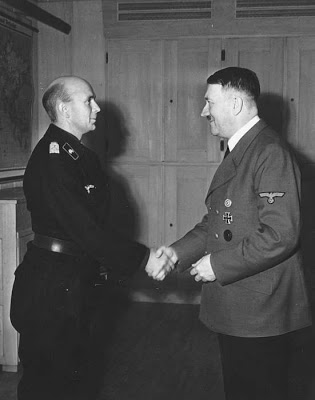 Адельберт Шульц и Адольф Гитлер. 1942 г.