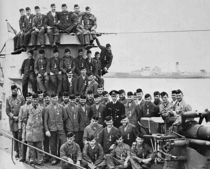 Экипаж подлодки «U-65» после награждения. 1940 г.