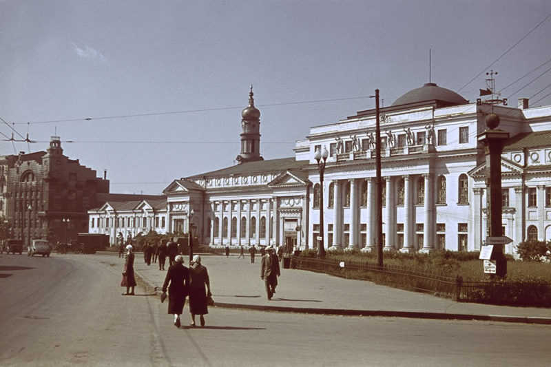 Площадь Тевелева, ныне - Конституции. Лето 1942 г.