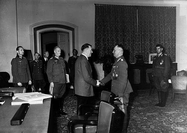 Эрвин Роммель на приеме в Гитлера. 1942 г.