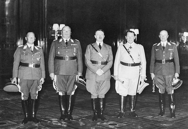 Хуго Шперле. Адольф Гитлер, Герман Геринг, Эрхард Мильх и Альберт Кессельринг. Франция. 1940 г. 