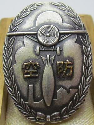 Аверс и реверс памятного знака о манёврах ПВО в Таками в 1934 г.