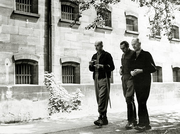 Германн Ферч на прогулке в тюремном дворе. 1947 г.