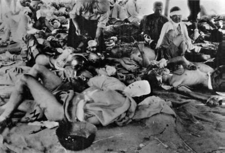 Раненные после налета. 10 марта 1945 г.