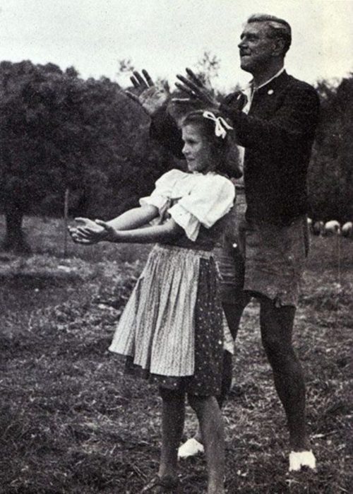 Отто Скорцени с дочерью. 1939 г.Отто Скорцени с дочерью. 1939 г.