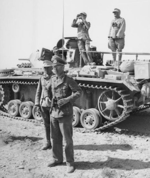 Эрвин Роммель и Георг фон Бисмарк. Северная Африка. 1942 г. 