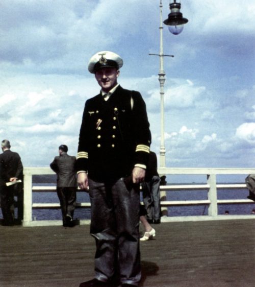 Командир подлодки «U-403» капитан-лейтенант Гейнц-Элерт Клаузен на пирсе в Данцигской бухте. Июль 1941 г.
