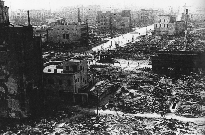 Разрушения в городе. 10 марта 1945 г.