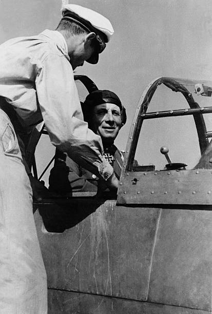 Эрвин Роммель в кабине самолета. 1942 г. 