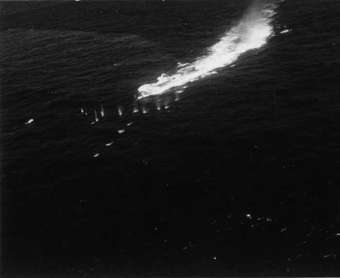 Подлодка «U-161» спасается от воздушной атаки. Сентябрь 1943 г. 