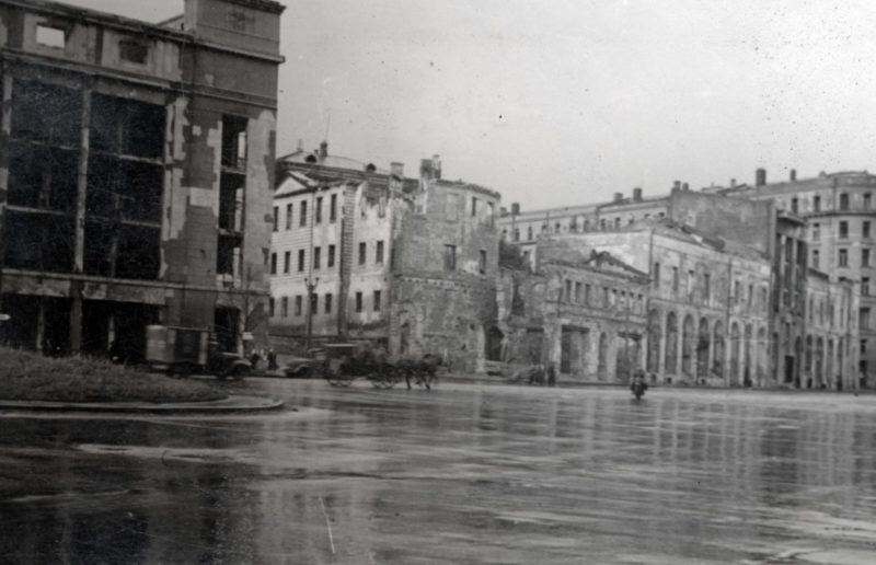 Улицы города. Осень 1942 г.