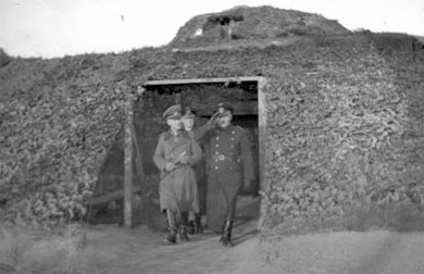 Эрвин Роммель у бункера 380-мм орудия. Нормандия. 1943 г.