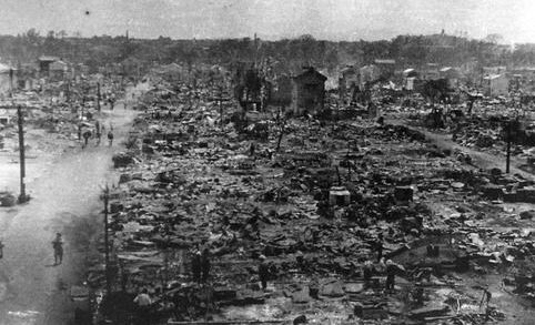 Полностью уничтоженные жилые кварталы. 10 марта 1945 г. 