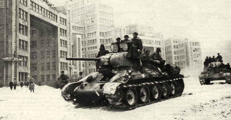 Советские танки на пл. Дзержинского. Февраль 1943 г. 