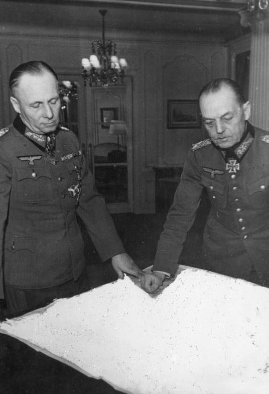 Эрвин Роммель, Герд фон Рундштедт и Альфред Гаузе. Париж. 1943 г.