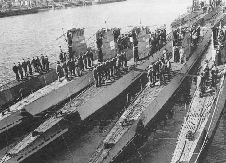 Стоянка подлодок 21-й флотилии. 1943 г. 