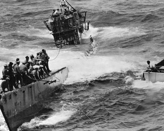 Подлодка «U-505» терпит бедствие. 1943 г.