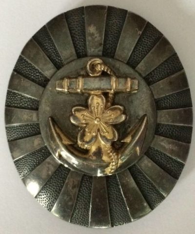 Аверс и реверс «Знака Академии ВМФ» образца 1911 года.