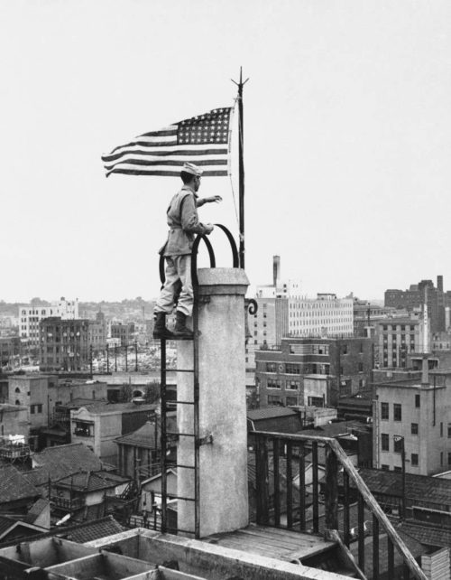 Первый американский флаг над Токио. 5 сентября 1945 г.