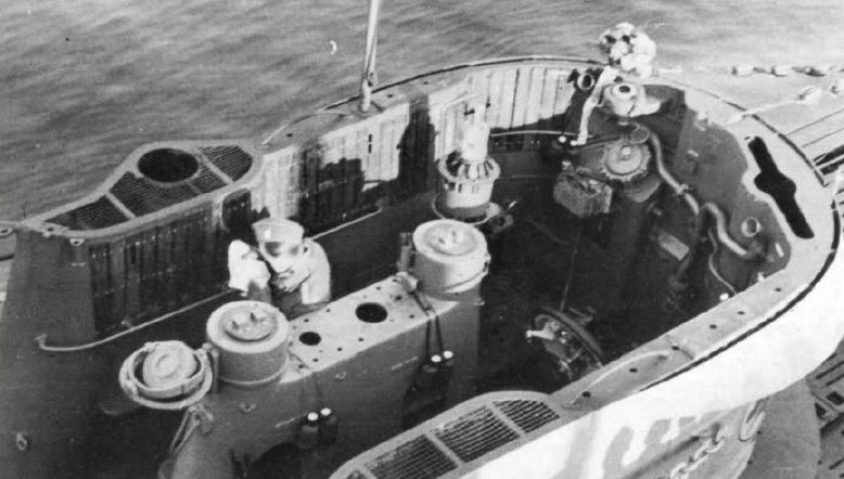 Вид сверху на рубку подлодки «U-130». Февраль 1942 г. 