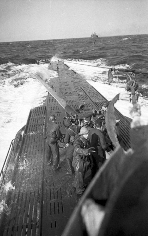 Комендоры подлодки «U-123» готовятся к стрельбе. Февраль 1942 г.