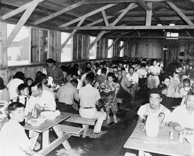 Столовая лагеря «Пайндэйл». 1942 г. 