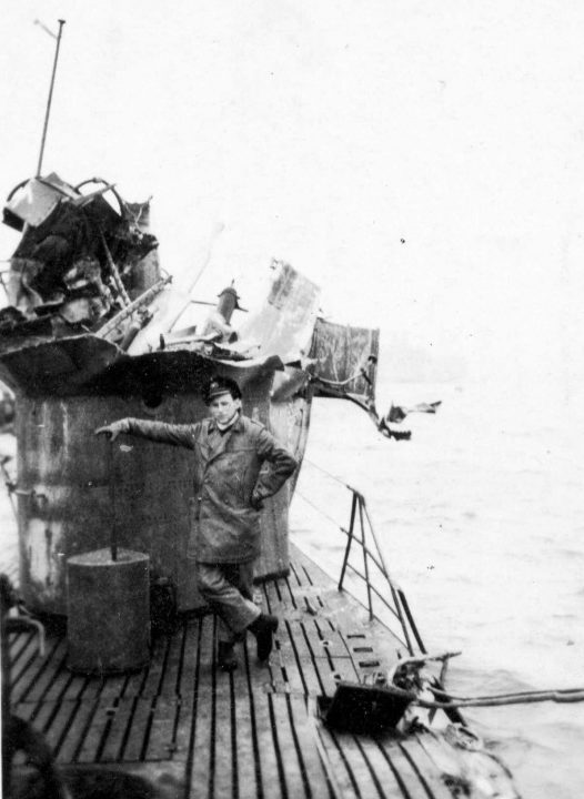Поврежденная подлодка «U-290». Июнь 1944 г. 