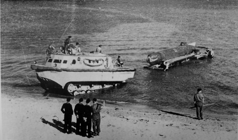Испытания сверхмалой подлодки типа «Molch» на торпедном полигоне под Эккернфёрде. 1944 г. 