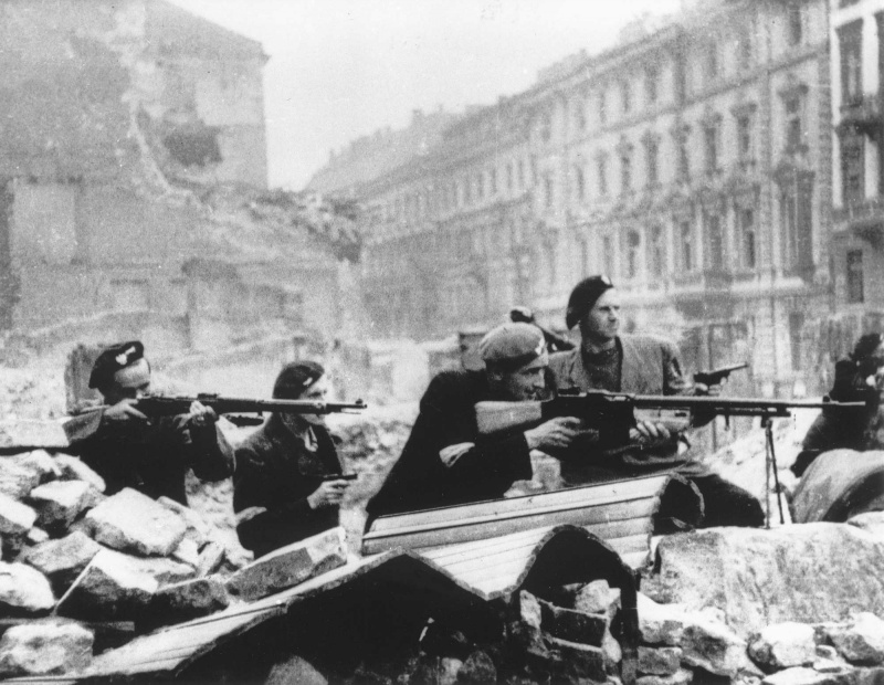 Повстанцы в бою. Август-сентябрь 1944 г.