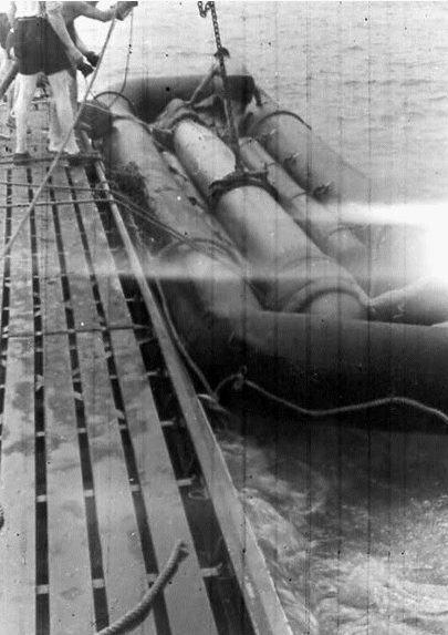 Дозаправка и пополнение боезапаса подлодки «U-106» в море. Июнь 1942 г.