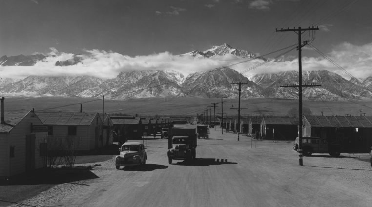 Вид на лагерь «Манзанар» в Калифорнии. 1943 г.