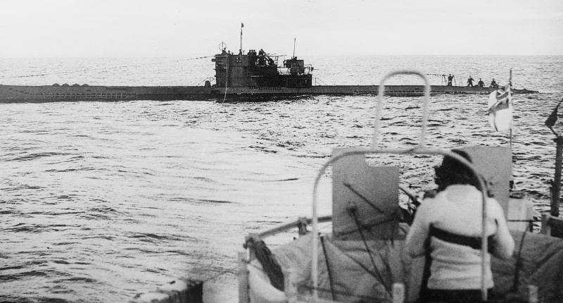 Подлодка «U-1305» капитулирует британцам в Лох-Эриболле (Шотландия). 10 мая 1945 г.