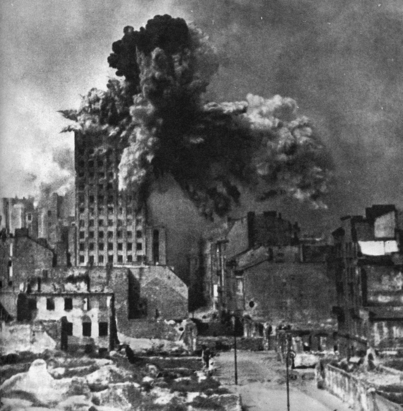 Взрывы в городе. Август 1944 г.