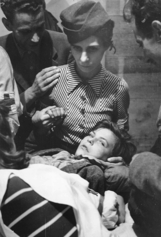 Раненный ребенок в госпитале. Август-сентябрь 1944 г.