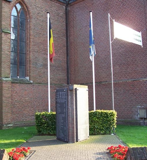 г. Антверпен (Antwerpen). Муниципалитет Baarle-Hertog. Памятник бельгийским и польским солдатам, погибшим при освобождении города в октябре 1944 года.