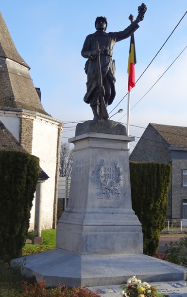 Муниципалитет Lierneux. Военный мемориал обеих войн. 