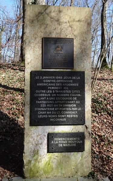 Муниципалитет Melines. Памятник в честь погибших воинов 84-го дивизиона. 